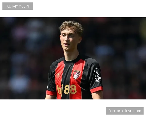 哈兰德1亿欧元天价转会引爆豪门争夺战，天才前锋成今夏最抢手新星