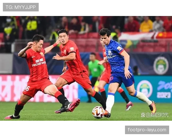 上海海港火力全开连场破门，状态强势回暖引热议