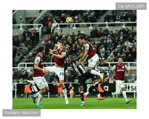 布鲁斯助攻显威力，英超联赛中球队迎来连胜佳绩表现稳健