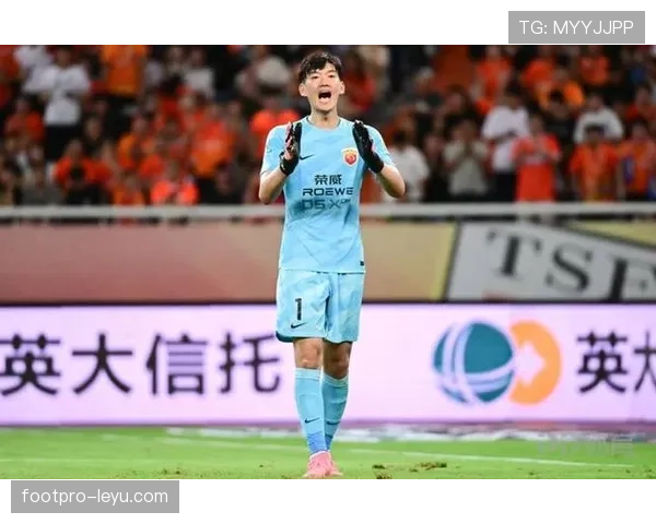 颜骏凌本赛季门将数据表现稳健，扑救成功率与出场次数均位居联赛前列