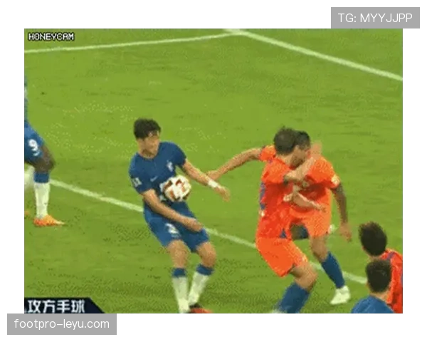 为什么看似轻微的接触却被判犯规?足球“接触犯规”判定标准解析 为什么看似轻微的接触却被判犯规?足球“接触犯规”判定标准解析